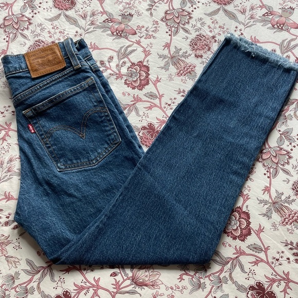 Levi’s Premium Wedgie Straight Below The Belt Raw Hem Button Fly Ankle Jeans 24 - Picture 5 of 16